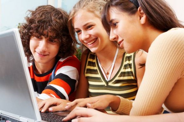 Pavlov students receive computers
