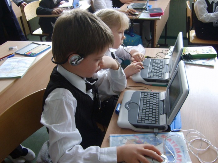 Oleg Deripaska’s Volnoe Delo Foundation and Intel Corporation to open 5 computer classes in schools of the Arkhangelsk region