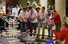 Российская команда заняла первое место в соревнованиях FTC на Европейском Робототехническом фестивале.