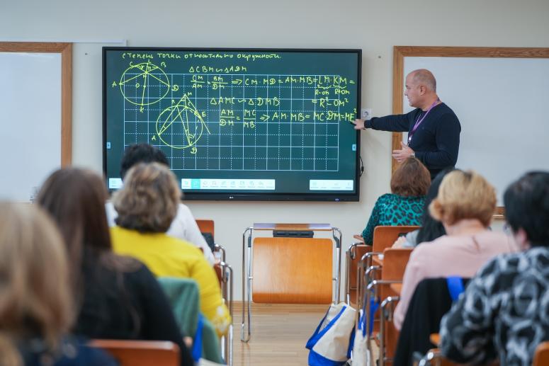 Лучшие преподаватели МГУ провели на Кубани образовательный интенсив для учителей физики и математики