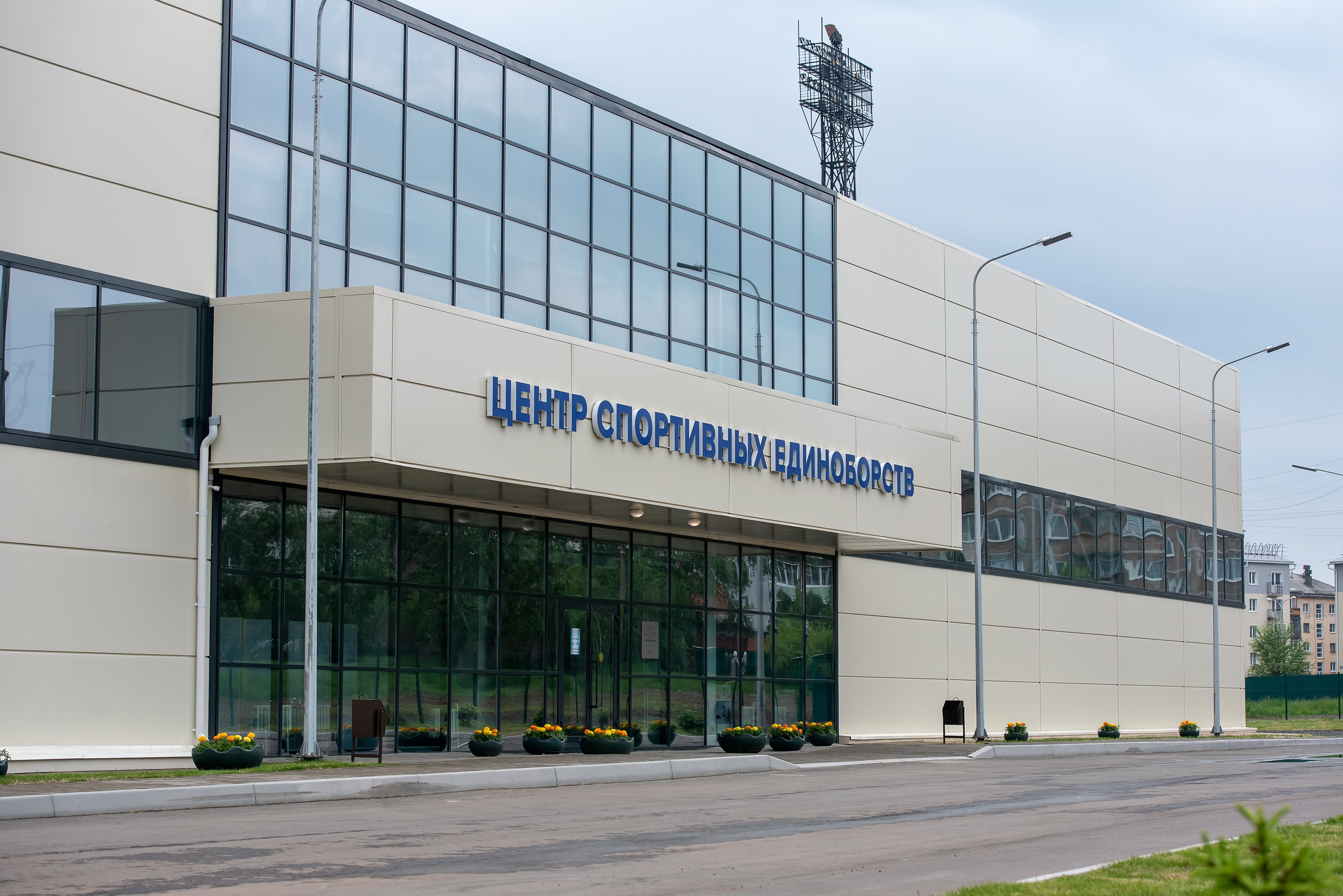 Олег Дерипаска открыл спортивные центры в трех городах Сибири